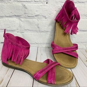 Minnetonka Izzy kids pink fringe sandal